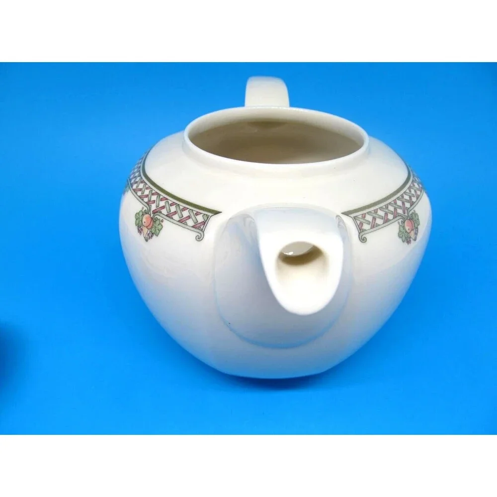 Wedgwood Pergola 5 Cup Tea Pot With Lid In Pristine Condition